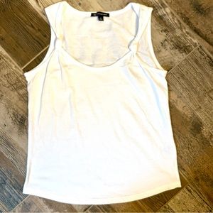 NWOT INC White Knot Detail Tank Size M